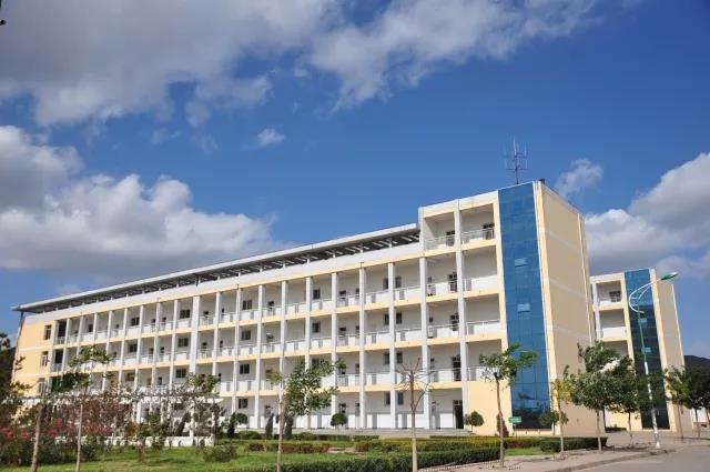 交城中学教学楼