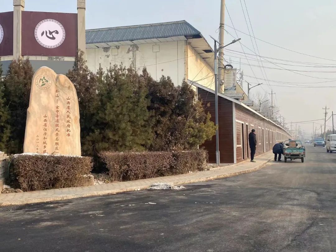 交城卦山道美食街闪亮登场！共50个生态小木屋！